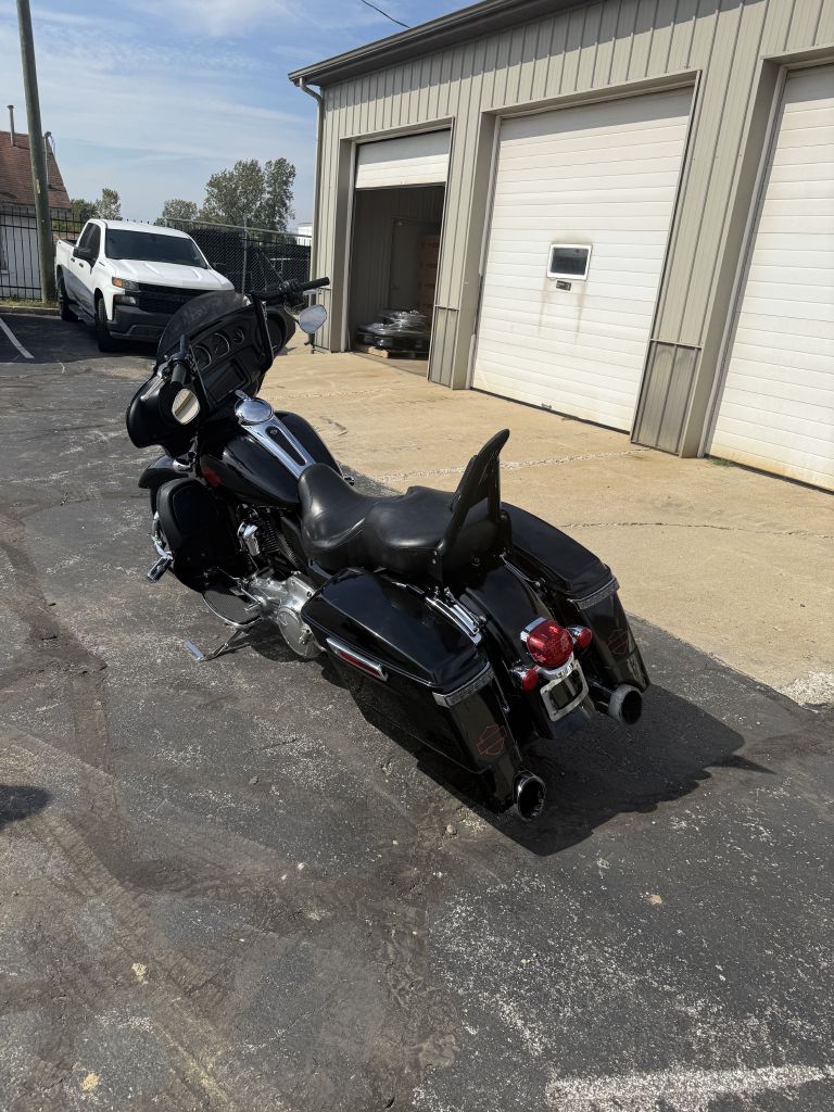 Photo 3 of this HARLEY DAVIDSON FLHT