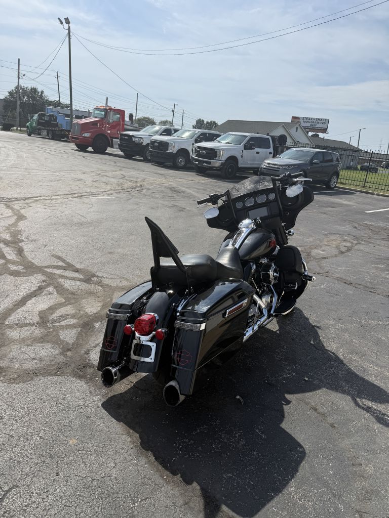 Photo 5 of this HARLEY DAVIDSON FLHT