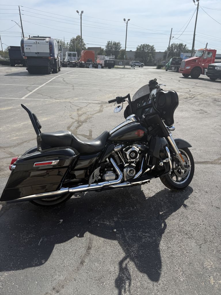 Photo 6 of this HARLEY DAVIDSON FLHT