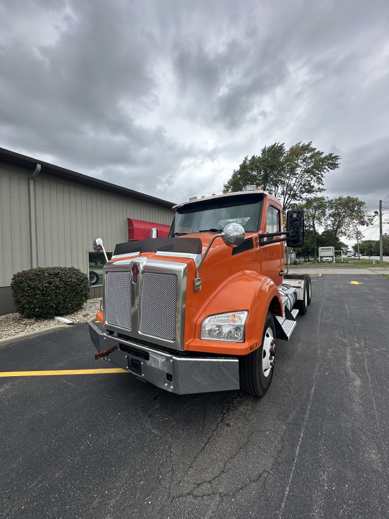 Photo 2 of this KENWORTH T880