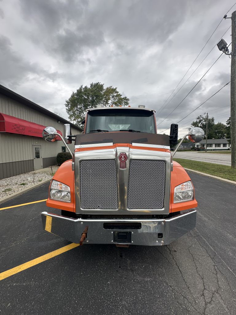 Photo 3 of this KENWORTH T880