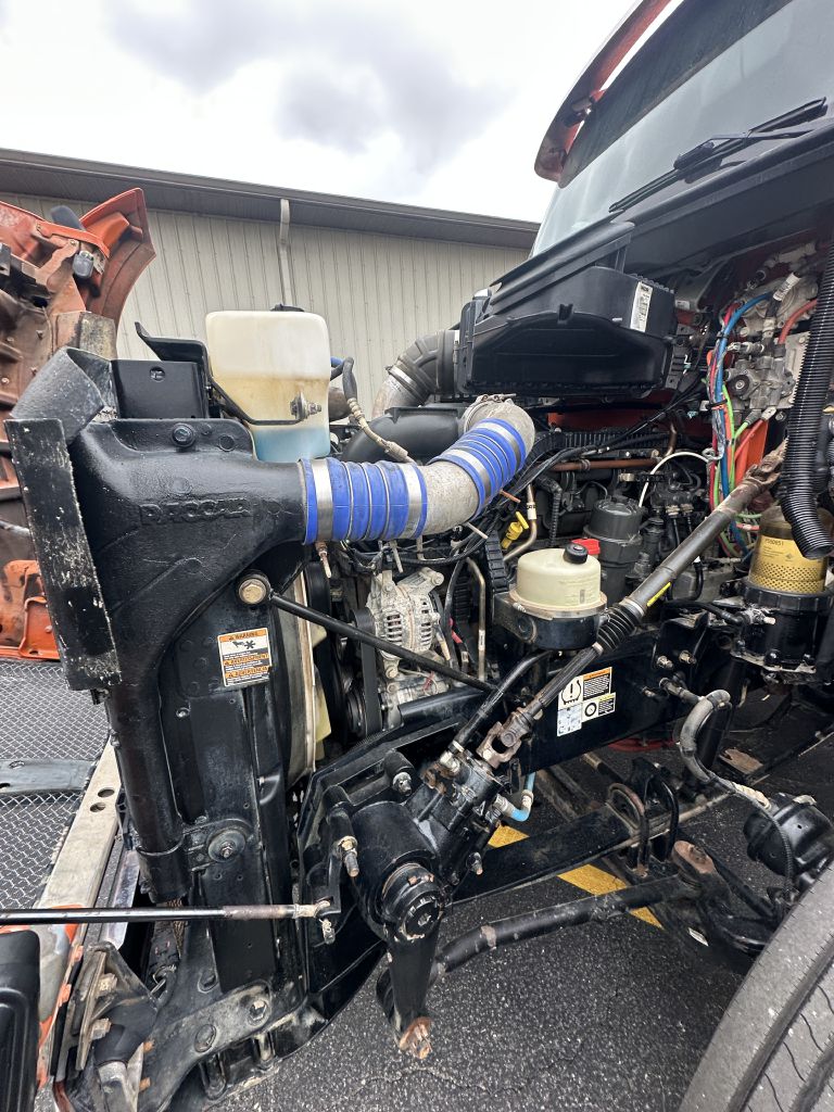 Photo 7 of this KENWORTH T880