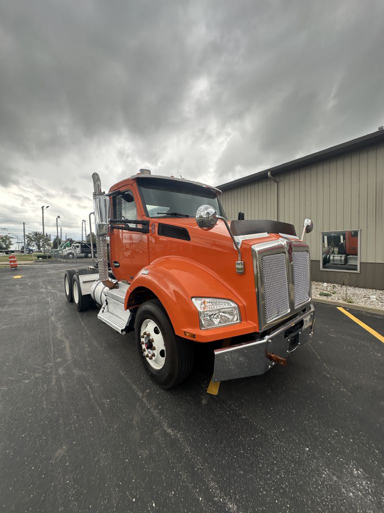 Photo 9 of this KENWORTH T880