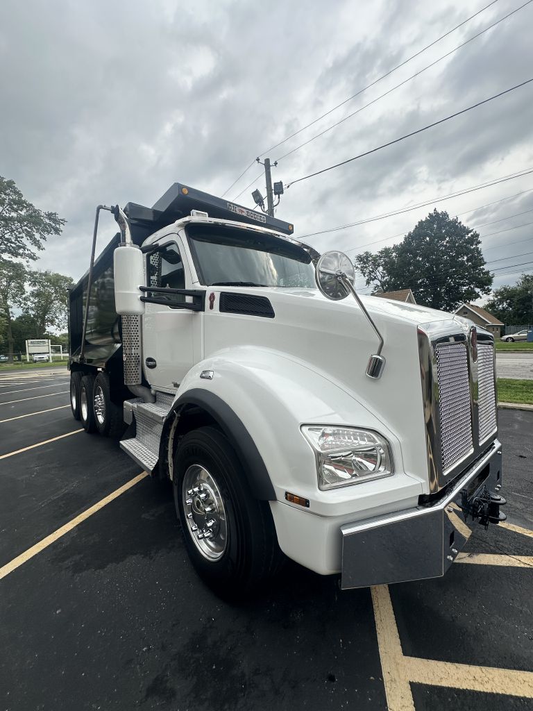 Photo 4 of this KENWORTH T880