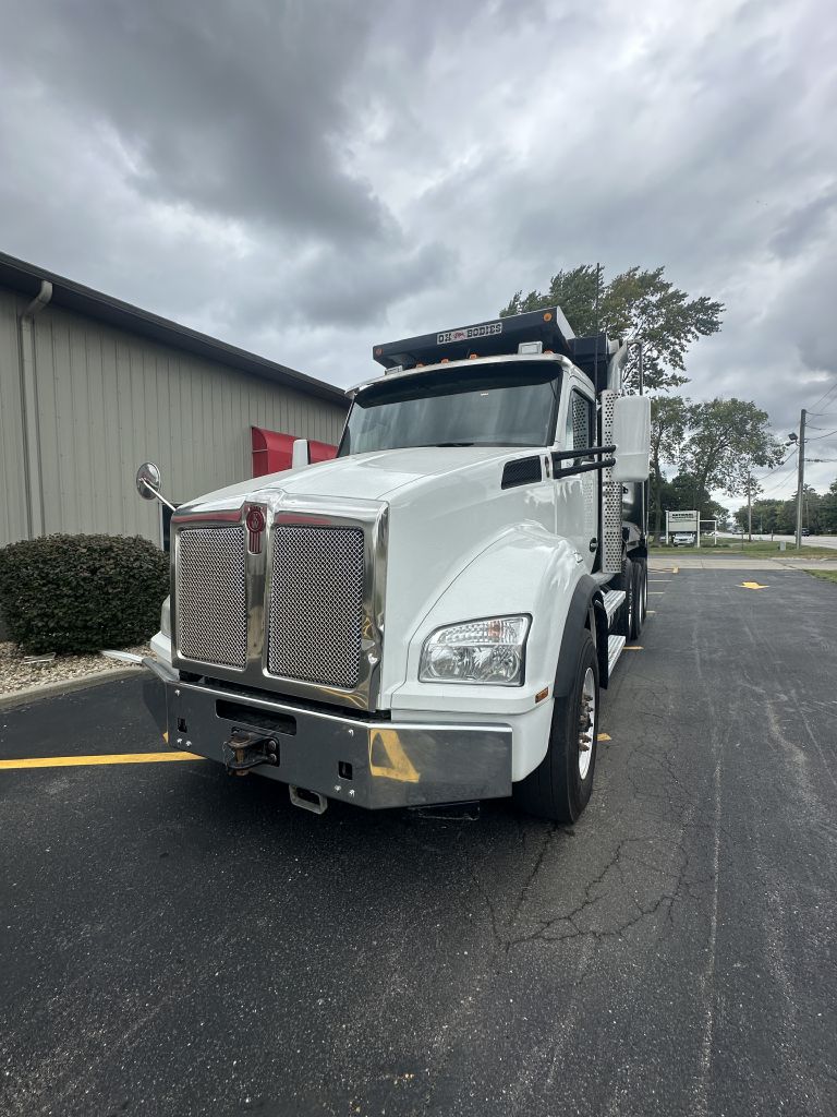Photo 2 of this KENWORTH T880