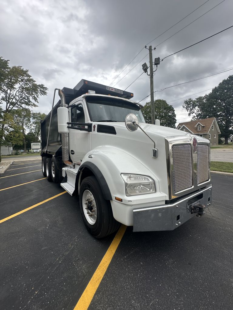 Photo 3 of this KENWORTH T880