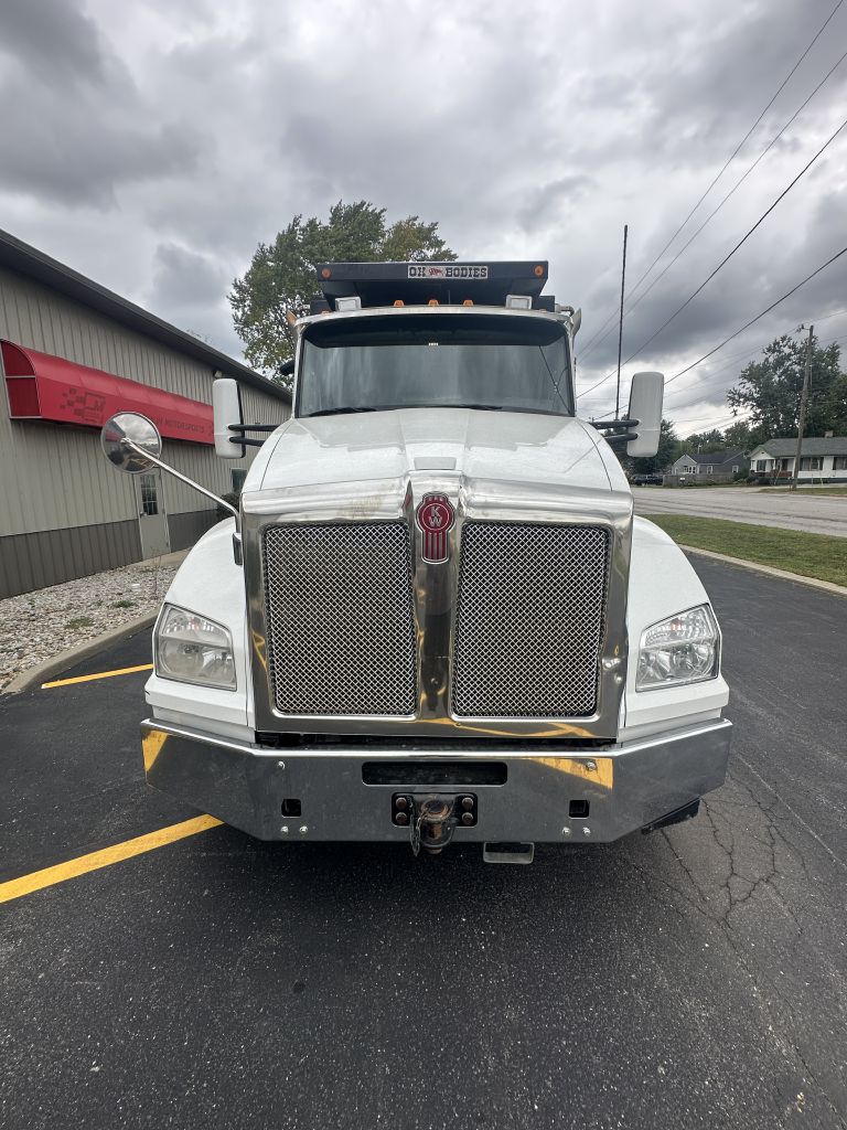 Photo 4 of this KENWORTH T880