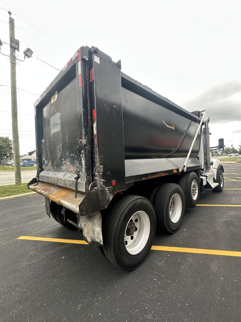 Photo 6 of this KENWORTH T880