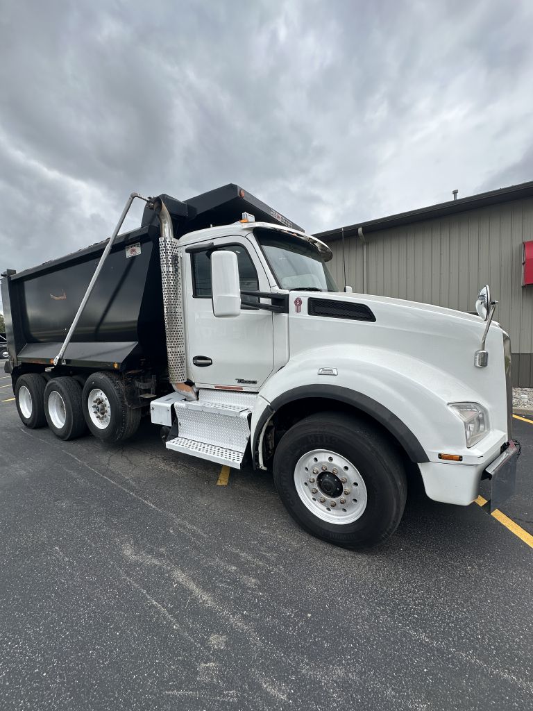 Photo 12 of this KENWORTH T880
