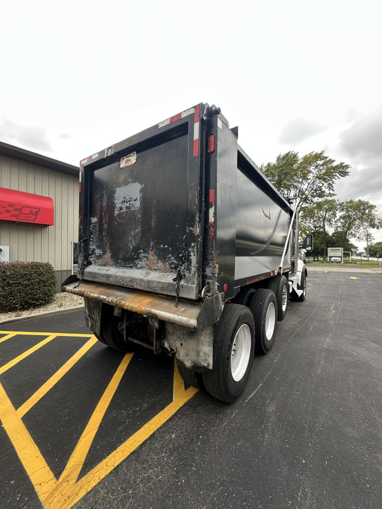 Photo 13 of this KENWORTH T880