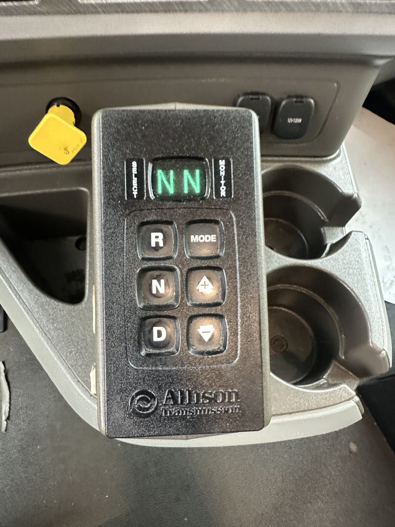 Photo 16 of this KENWORTH T880