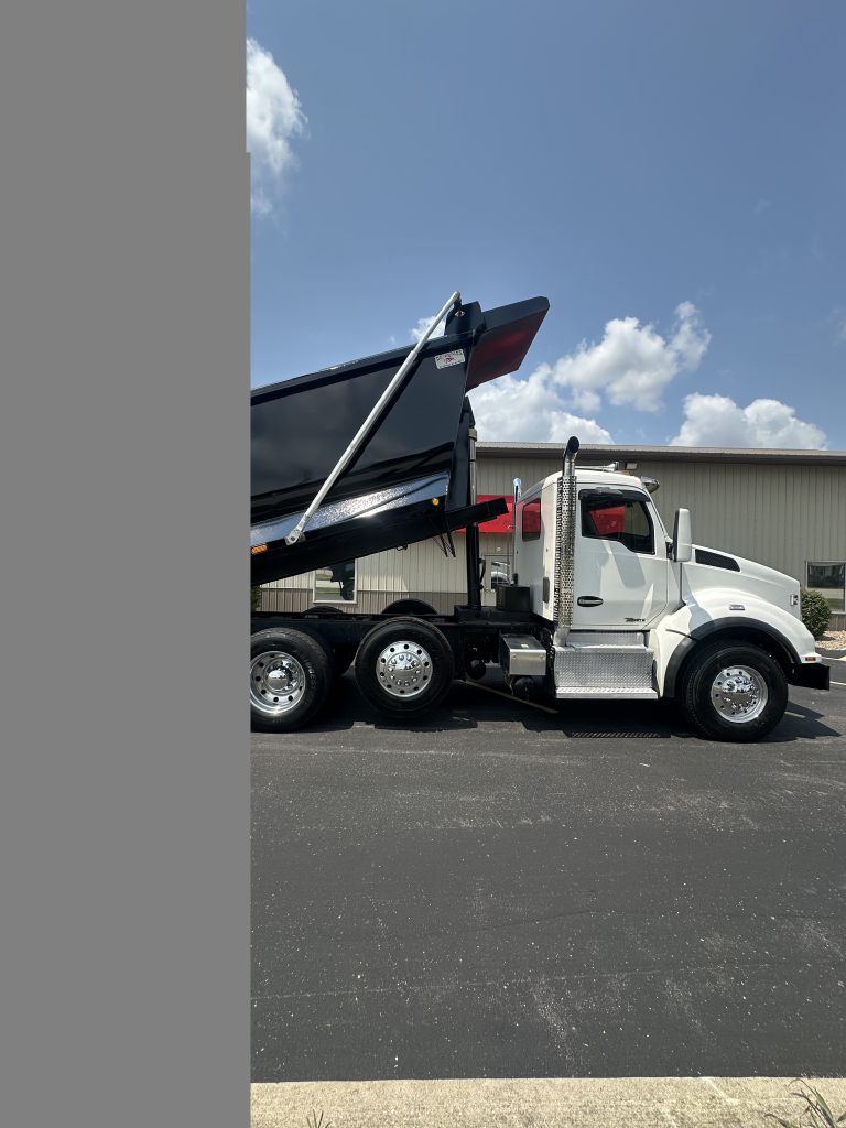 Photo 2 of this KENWORTH T880