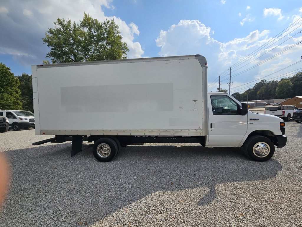 2017 Ford E-350 photo 2