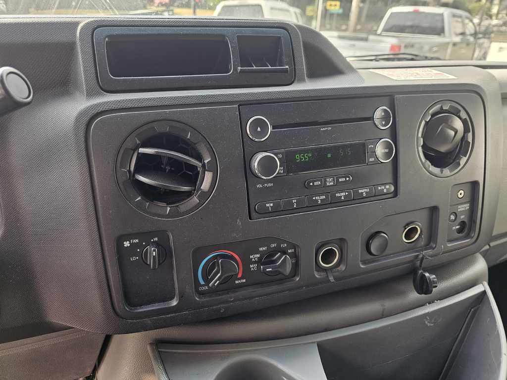 2017 Ford E-350 photo 11