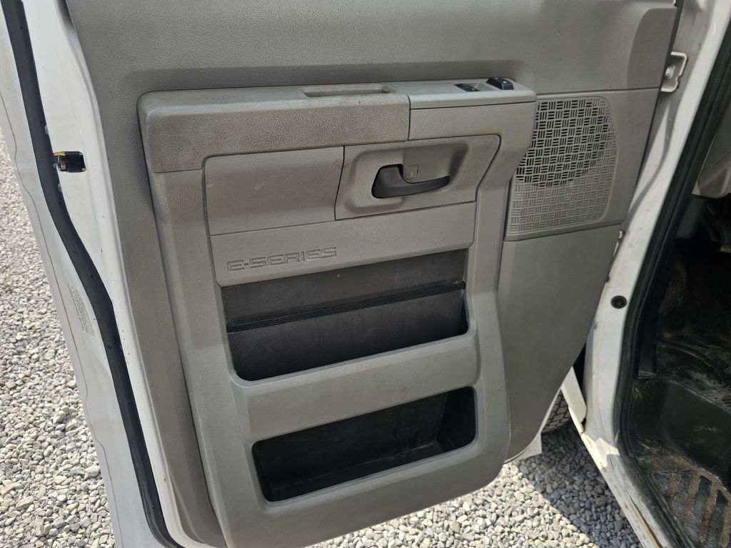 2017 Ford E-350 photo 13