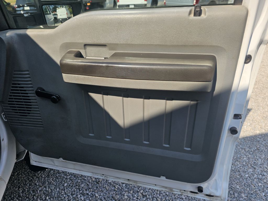 2014 Ford F-550 photo 16