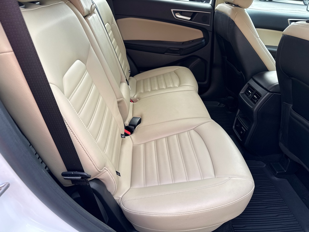 Photo 16 of this FORD EDGE SEL