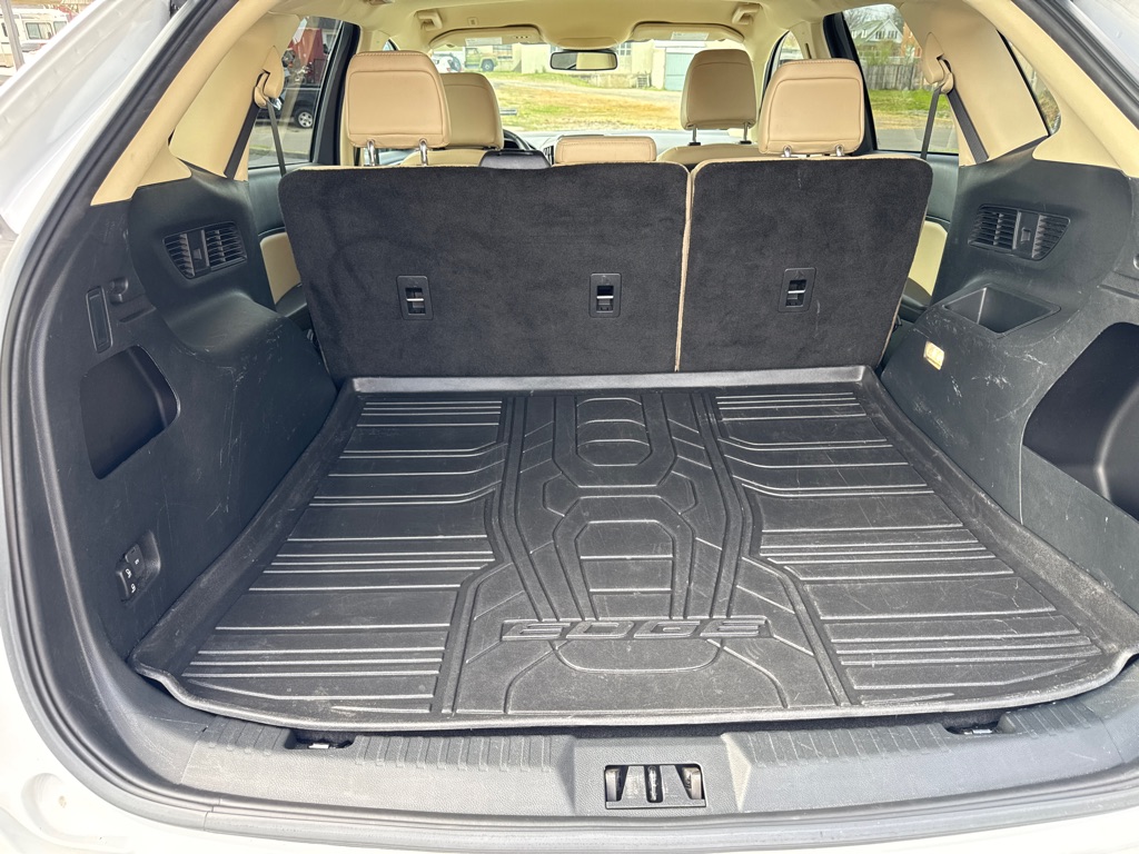 Photo 15 of this FORD EDGE SEL