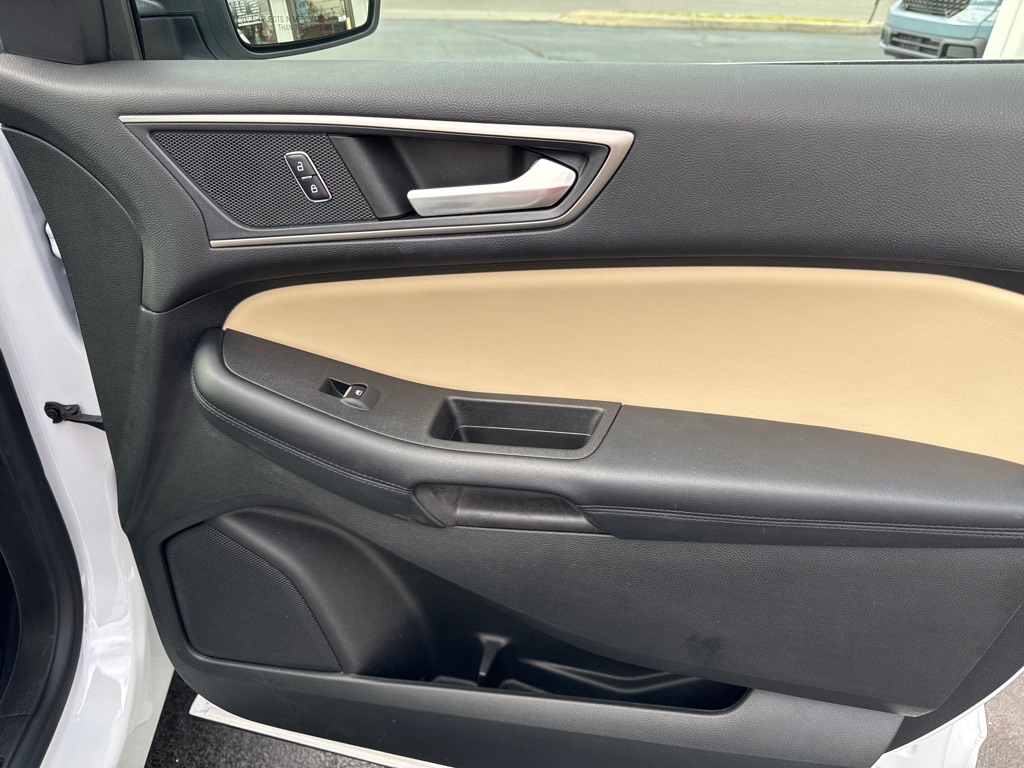 Photo 19 of this FORD EDGE SEL
