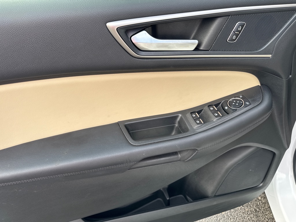 Photo 9 of this FORD EDGE SEL