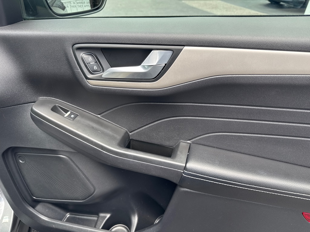 Photo 19 of this FORD ESCAPE SEL