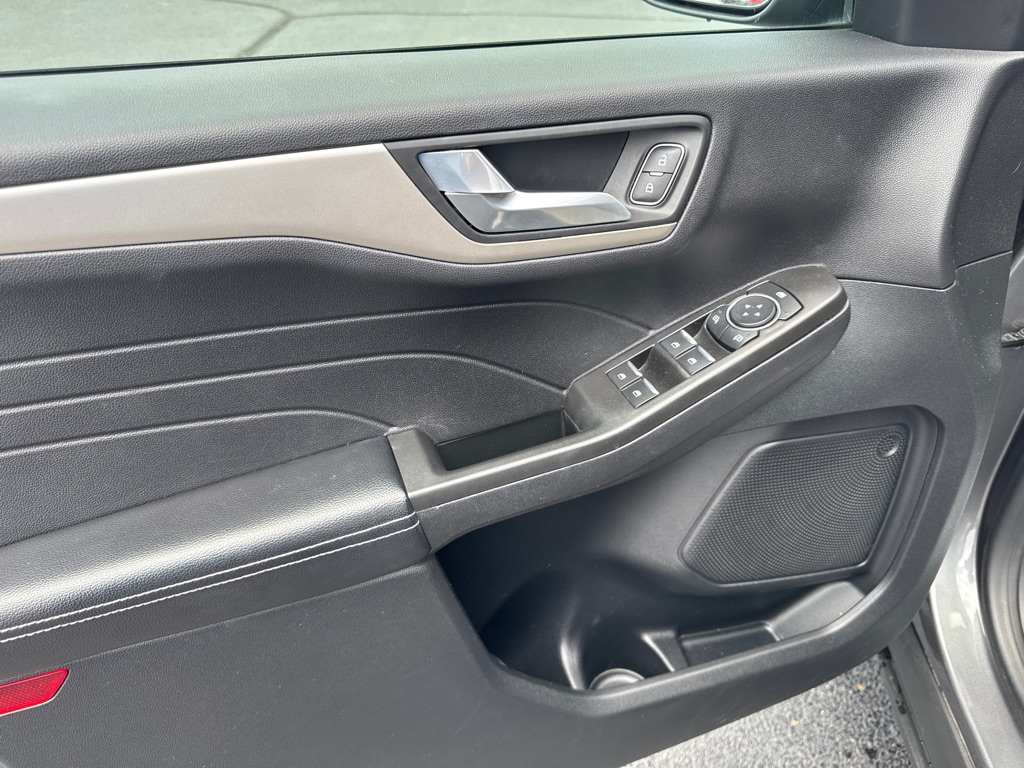 Photo 9 of this FORD ESCAPE SEL