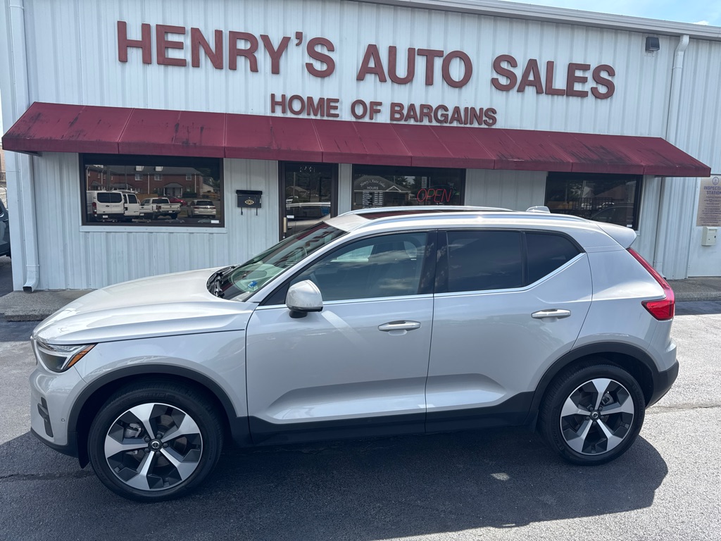 2024 VOLVO XC40