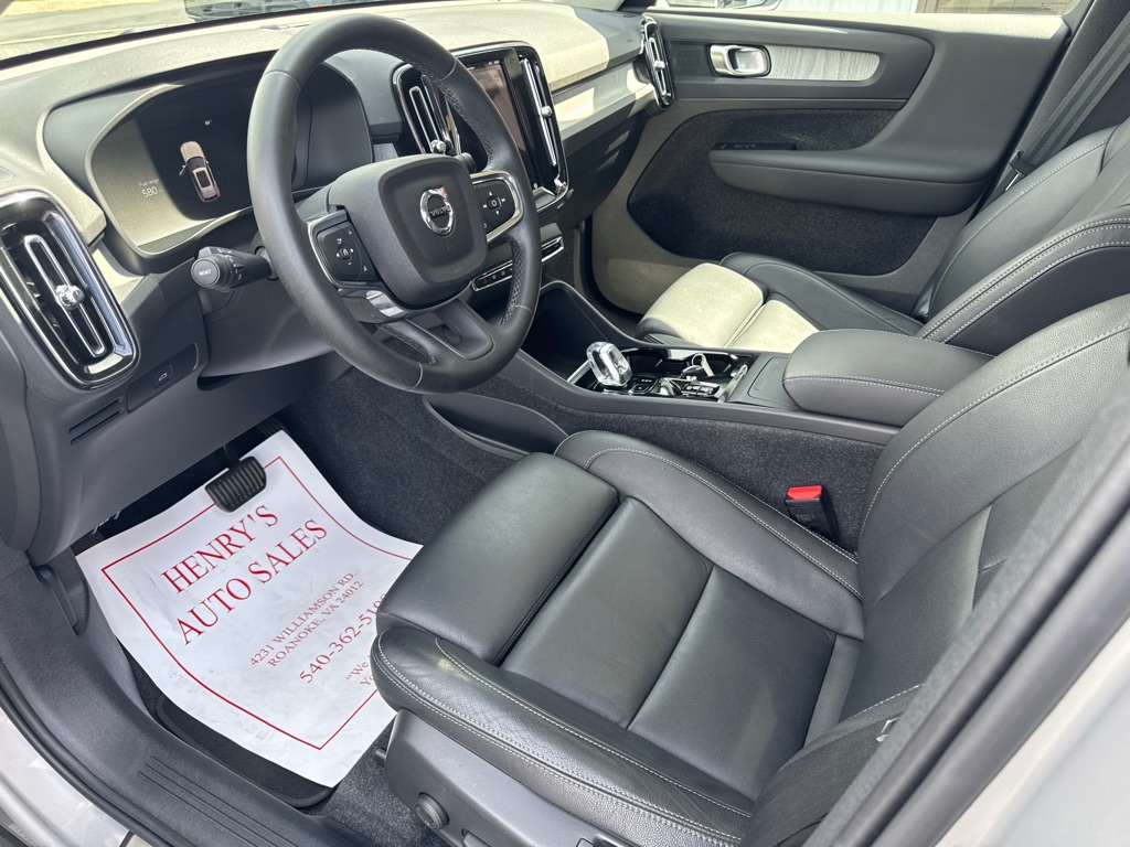 Photo 8 of this VOLVO XC40
