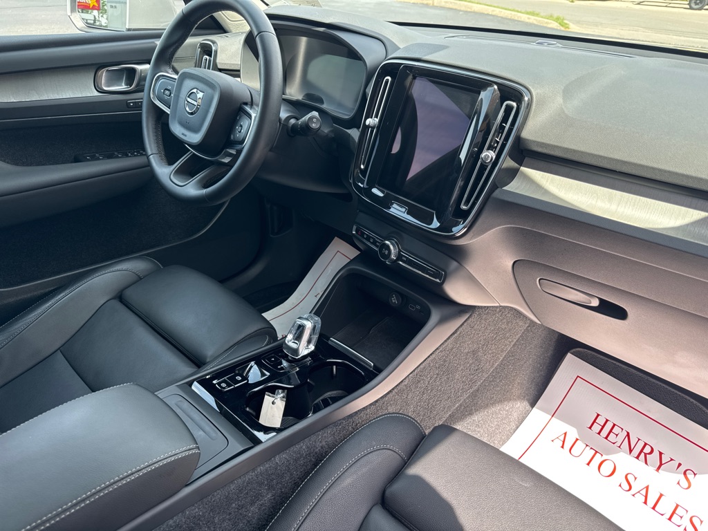 Photo 16 of this VOLVO XC40