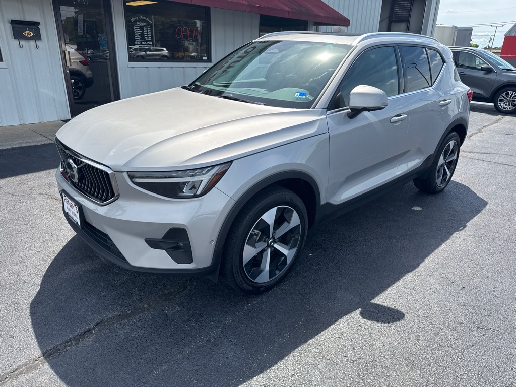 Photo 2 of this VOLVO XC40