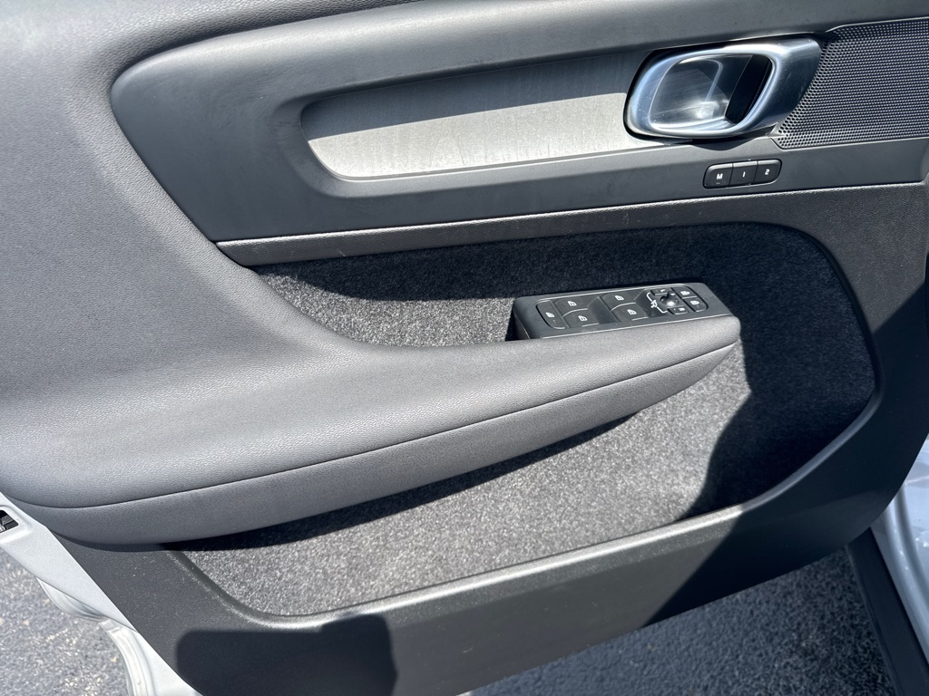 Photo 9 of this VOLVO XC40