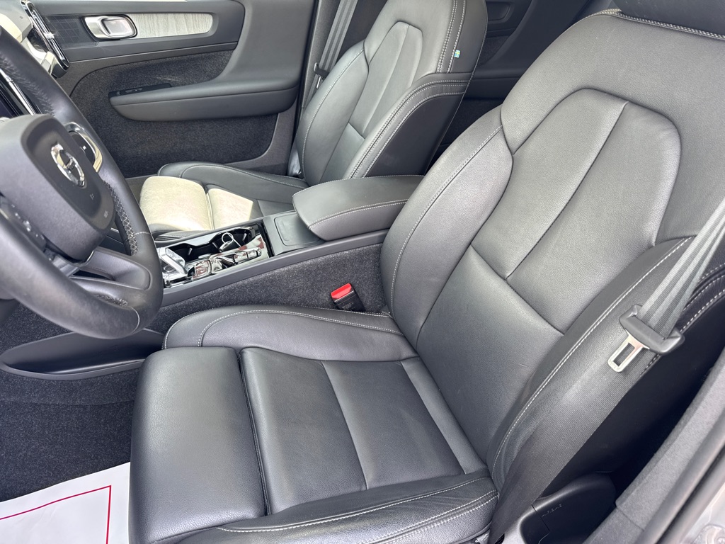 Photo 10 of this VOLVO XC40