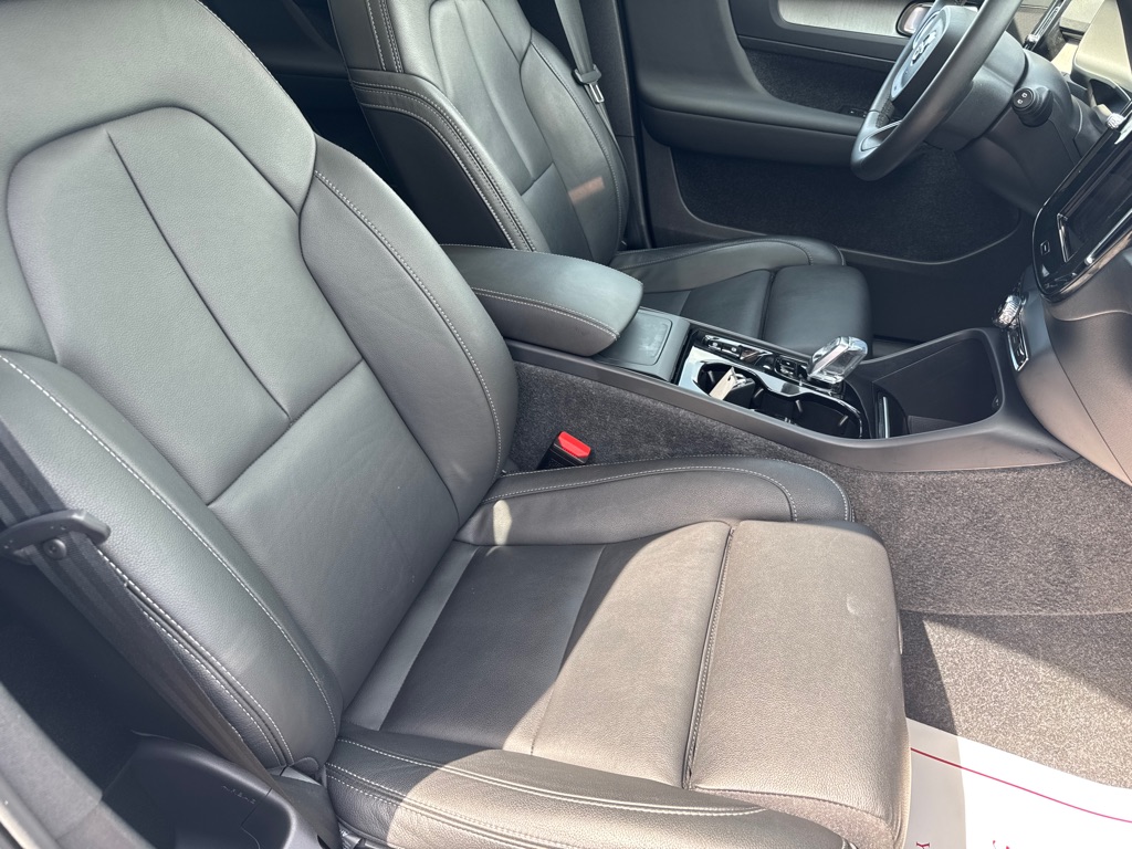 Photo 17 of this VOLVO XC40