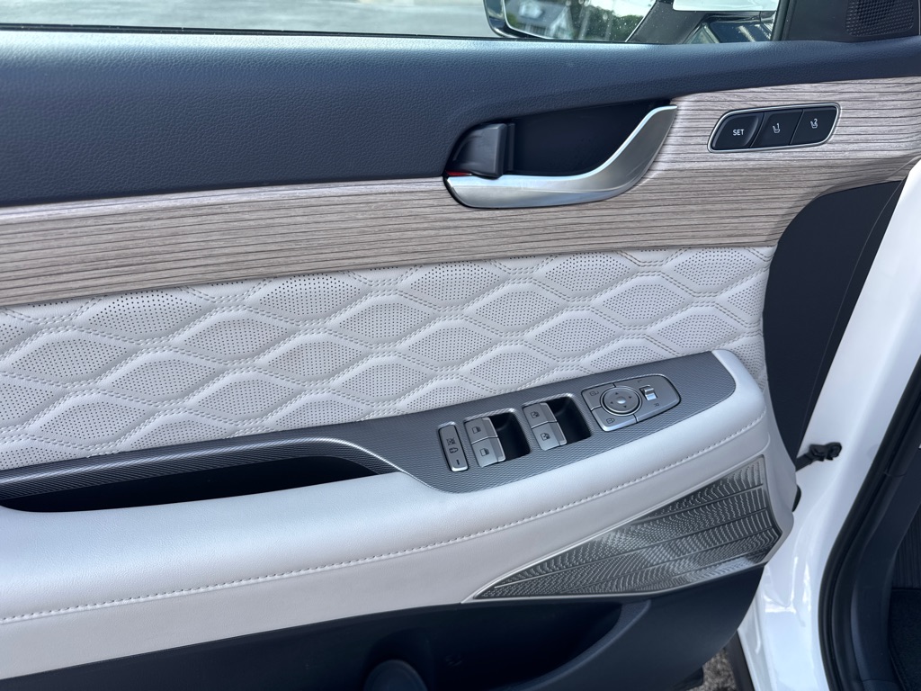 Photo 8 of this HYUNDAI PALISADE