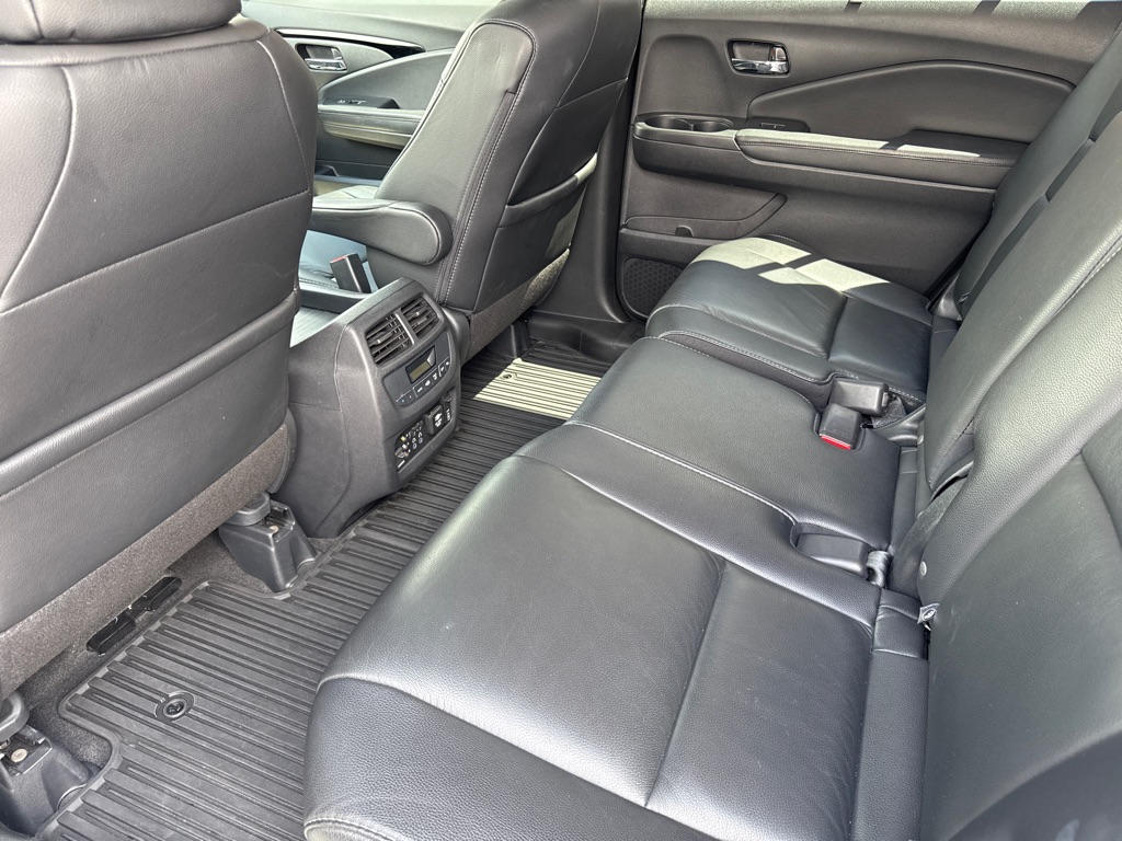 Photo 16 of this HONDA PILOT