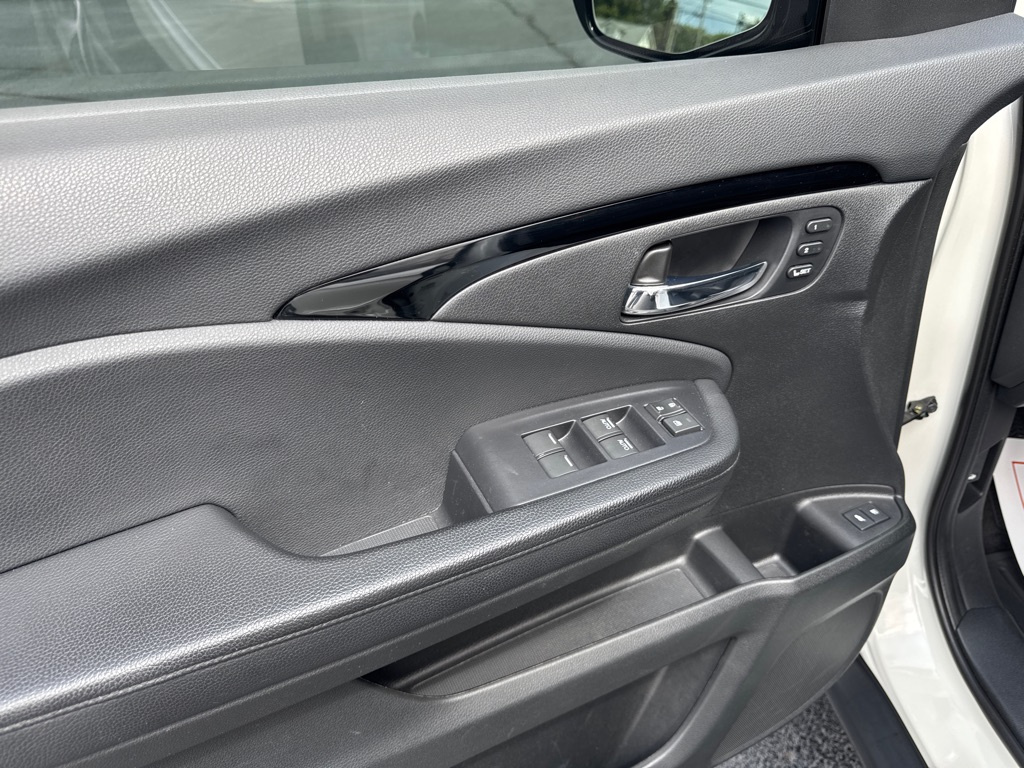 Photo 10 of this HONDA PILOT