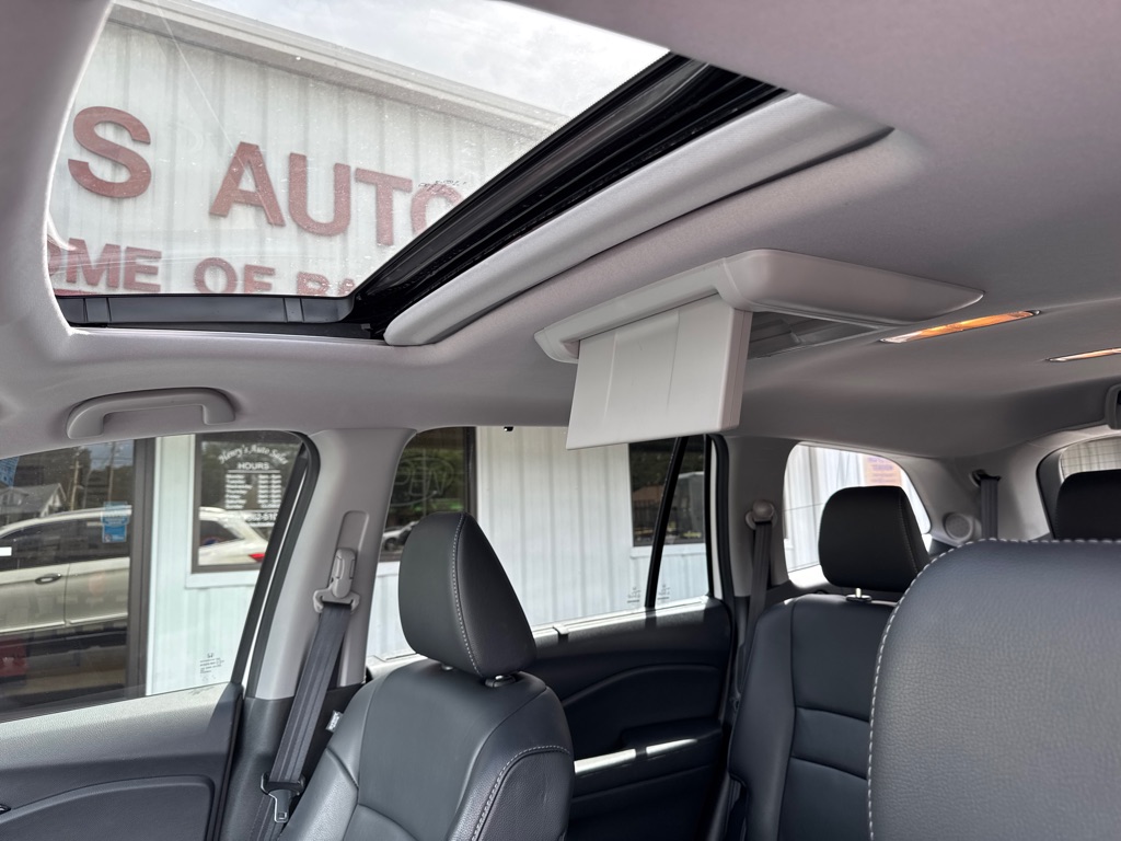 Photo 11 of this HONDA PILOT