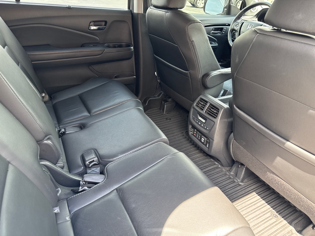 Photo 18 of this HONDA PILOT