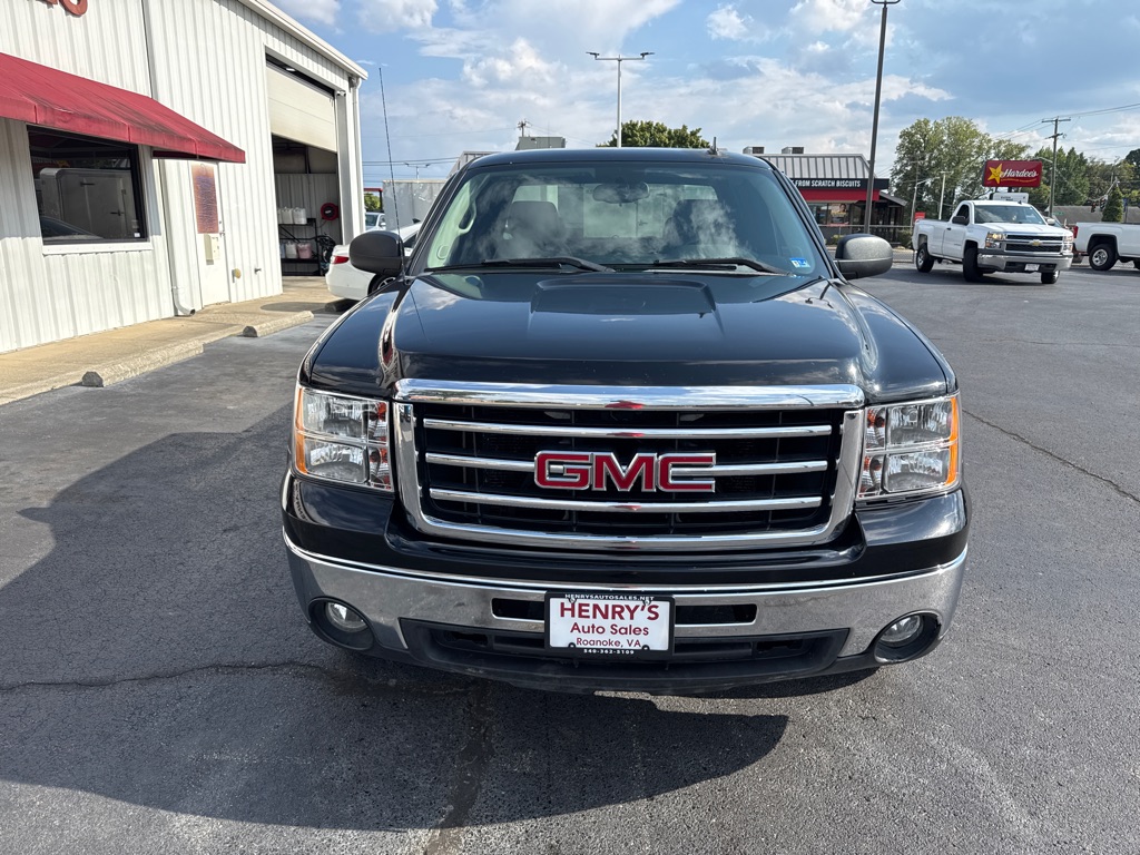 Photo 3 of this GMC SIERRA