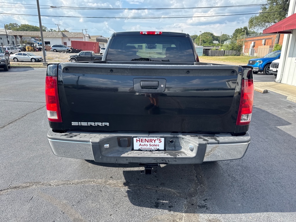 Photo 6 of this GMC SIERRA
