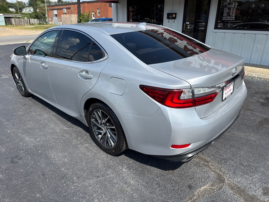 Photo 7 of this LEXUS ES 350