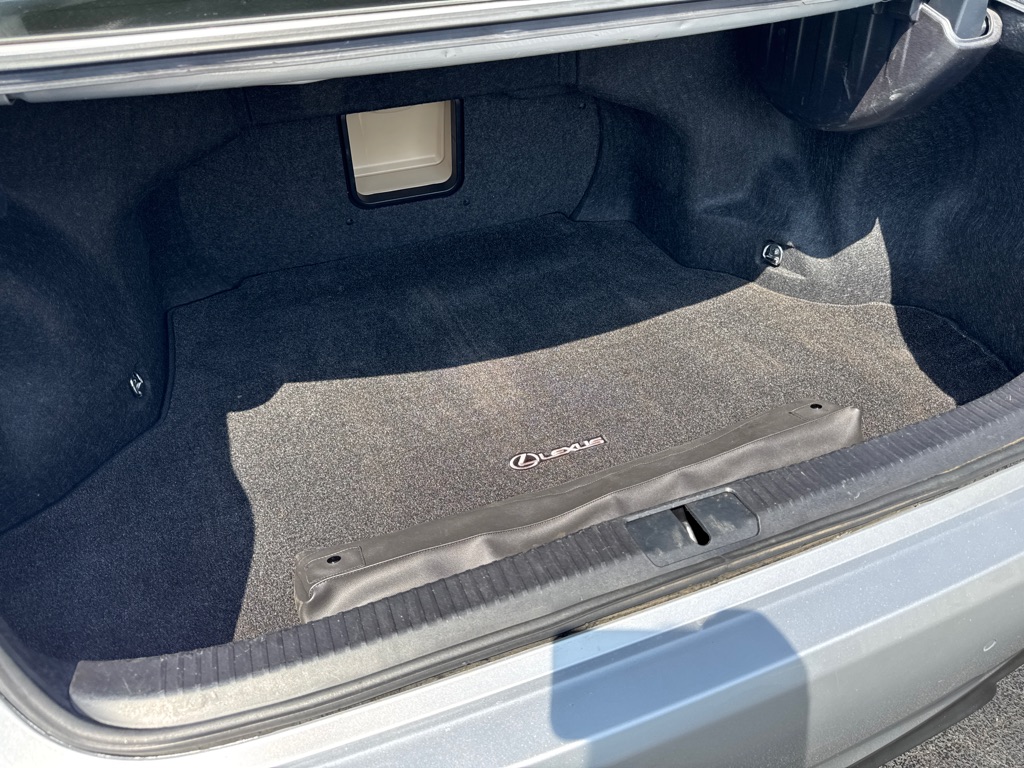 Photo 16 of this LEXUS ES 350
