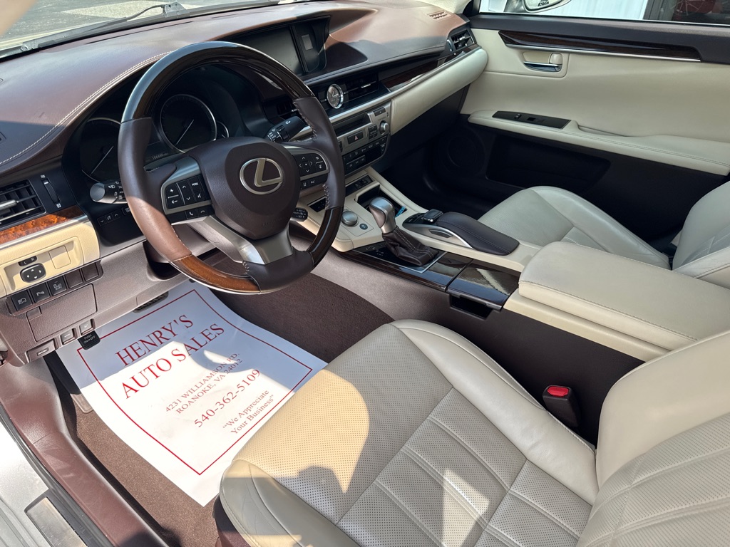 Photo 8 of this LEXUS ES 350