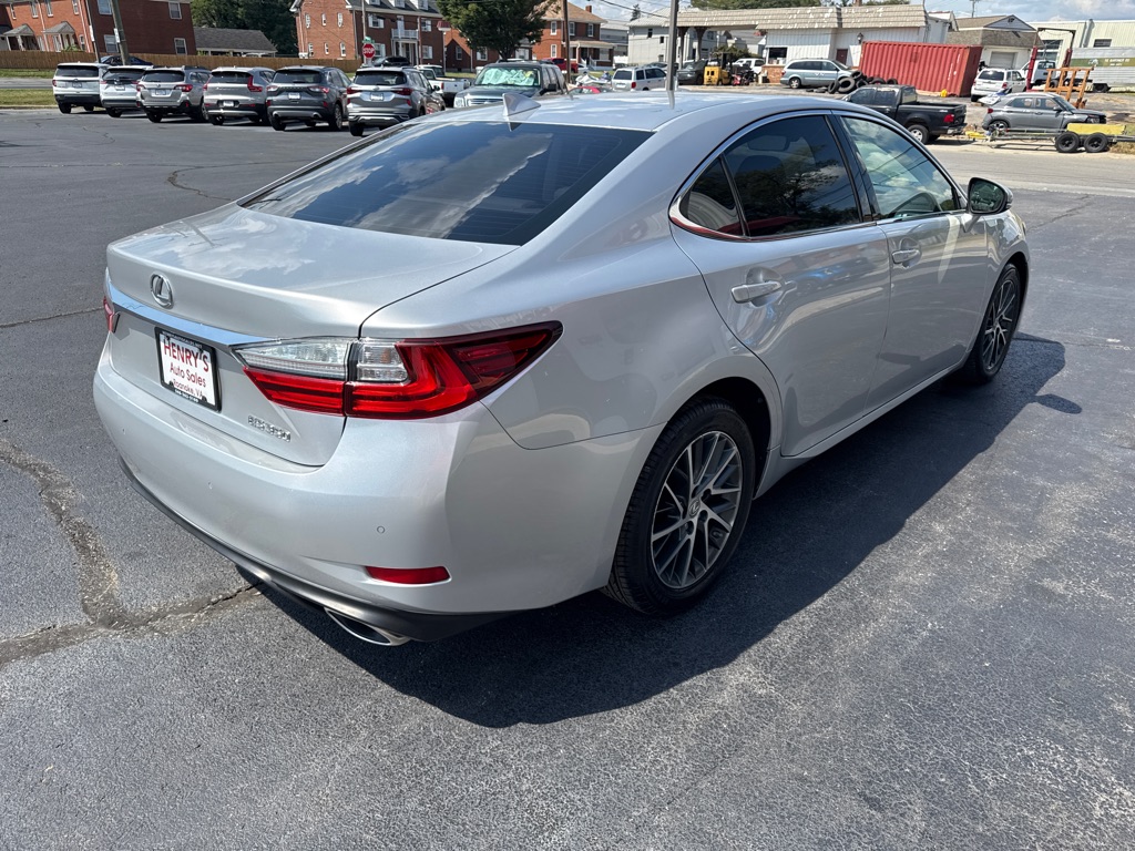 Photo 5 of this LEXUS ES 350