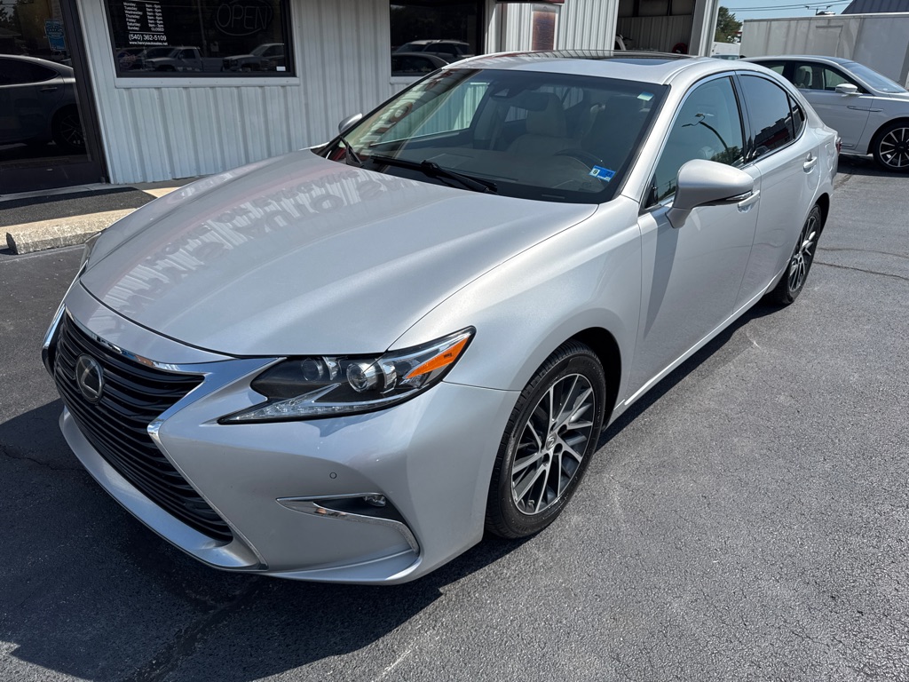 Photo 2 of this LEXUS ES 350