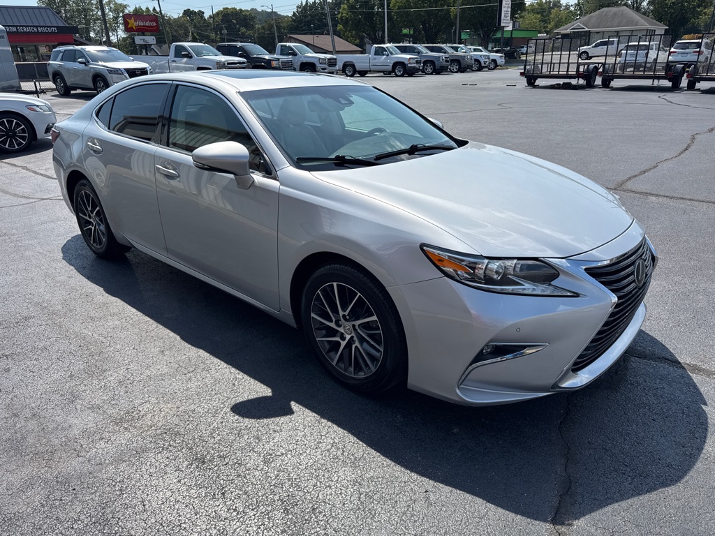 Photo 4 of this LEXUS ES 350