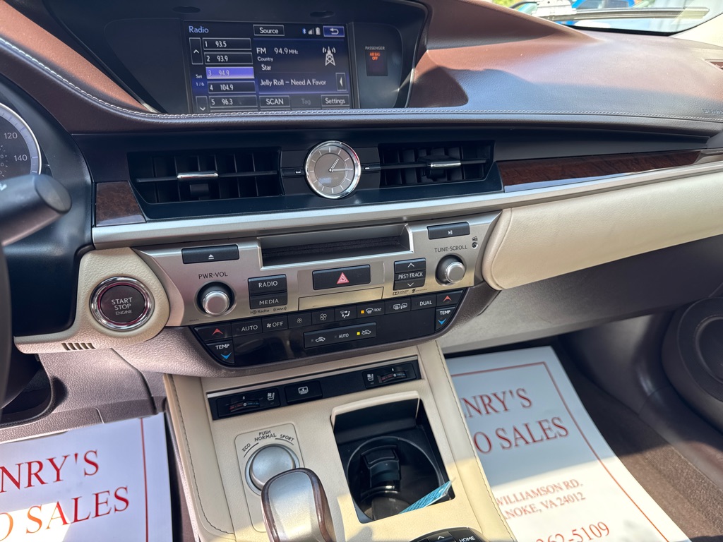 Photo 13 of this LEXUS ES 350