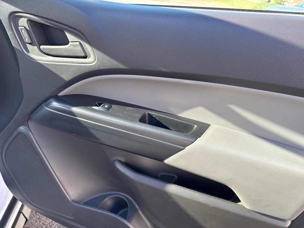 Photo 19 of this CHEVROLET COLORADO