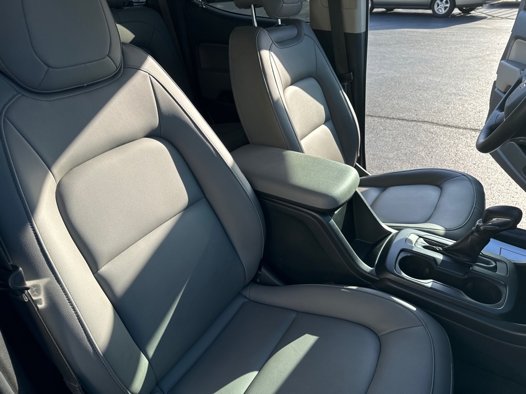 Photo 18 of this CHEVROLET COLORADO
