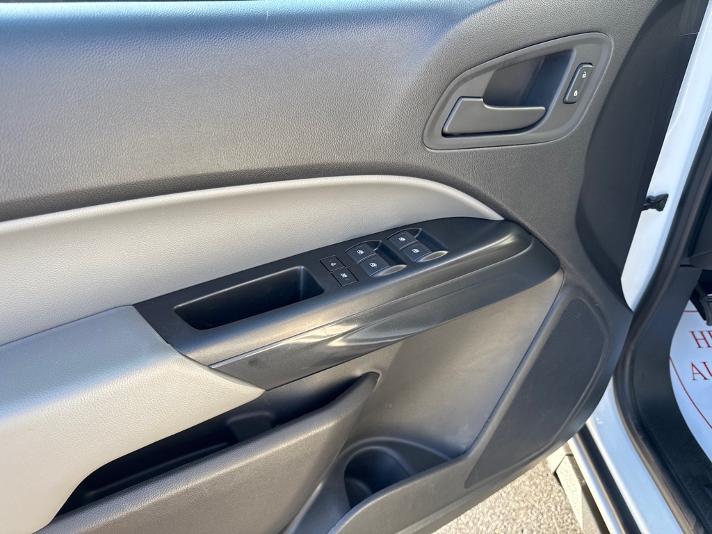 Photo 10 of this CHEVROLET COLORADO